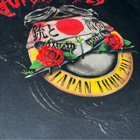 Guns n Roses Japan Tour Band Tee Shirt 2017 rare htf large goggles swords - Picture 6 of 16